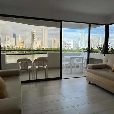 Moderno En El Laguito Apartamento